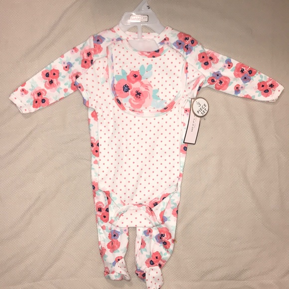 Floral NWT Sleeper with Bib and Onesie - Picture 1 of 2
